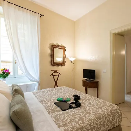 Trevi Fountain Apartment
